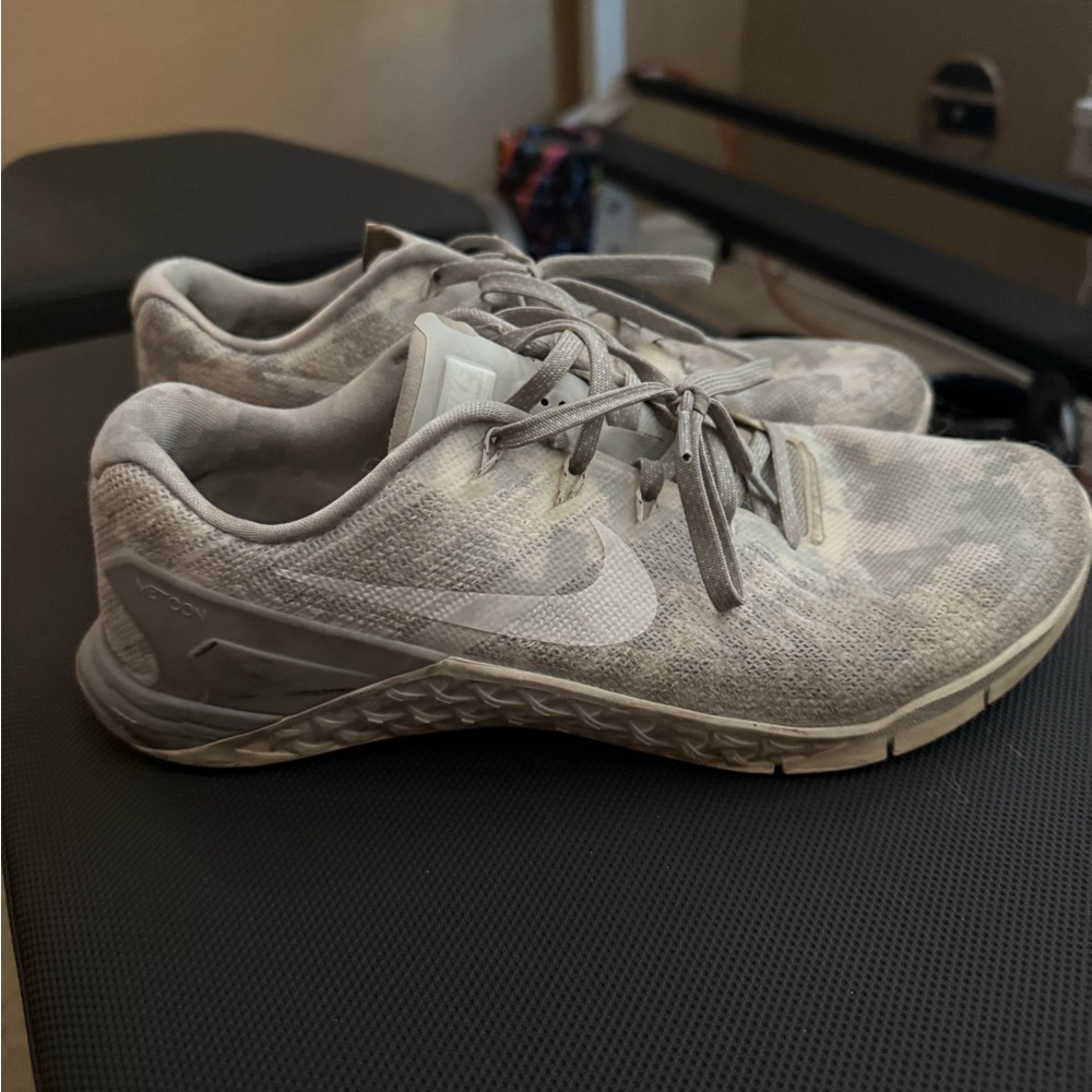 Nike metcons female gym shoe camp grey white size 9